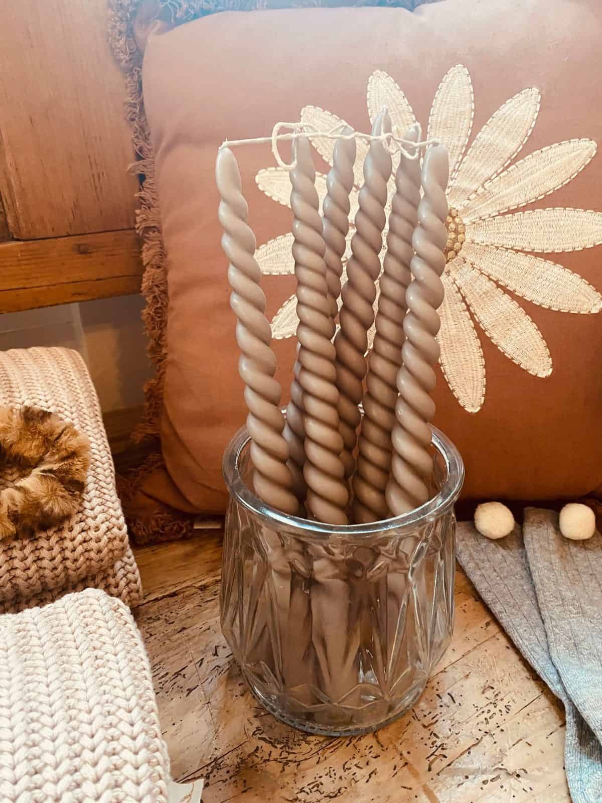 lilbobs.nl-mrsbobs-swirl-dinerkaarsen-olifantengrijs
