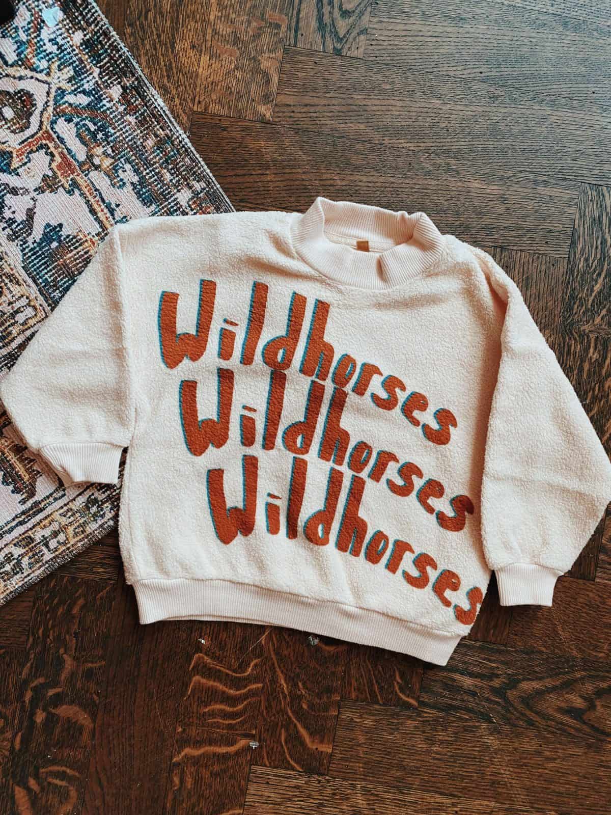 lilbobs.nl-wildhorses-zachtroze-sweater-fleece