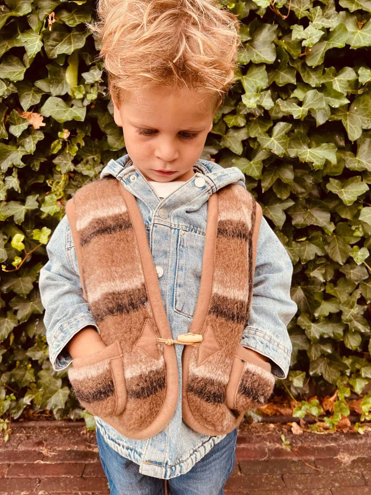 lilbobs.nl-bodywarmer-winter-bruin-wol-alwero